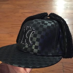 Supreme new era earflap fitted size 7 1/4